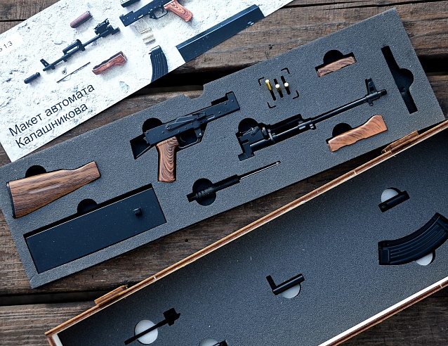 Сувенирное оружие макет АК-47 в ящике 29см ЛЮКС. Фото № 5