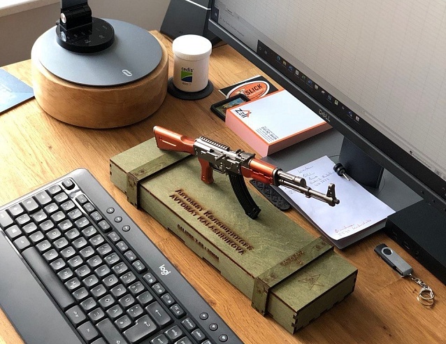 Сувенирное оружие макет АК-47 в ящике хаки, 30 см. Фото № 8