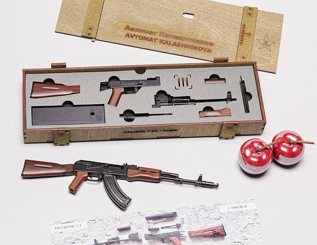 Сувенирное оружие макет АК-47 в ящике хаки 29см ЛЮКС. Фото № 3